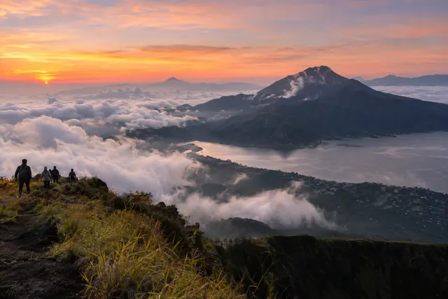 キンタマーニから望むバトゥール山とカルデラ湖