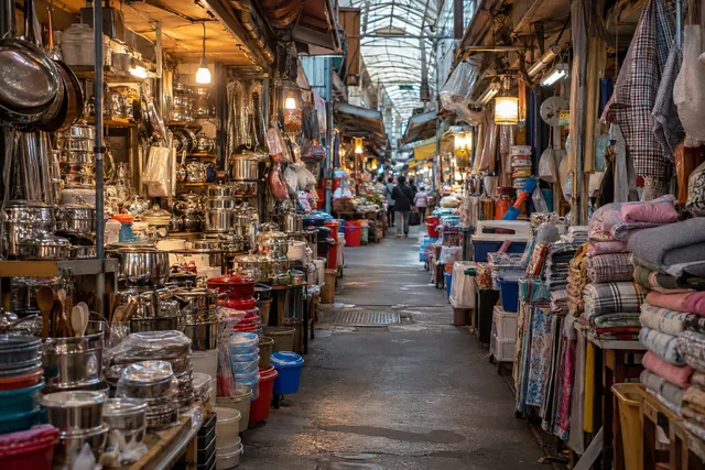 国際市場の雑貨と路地