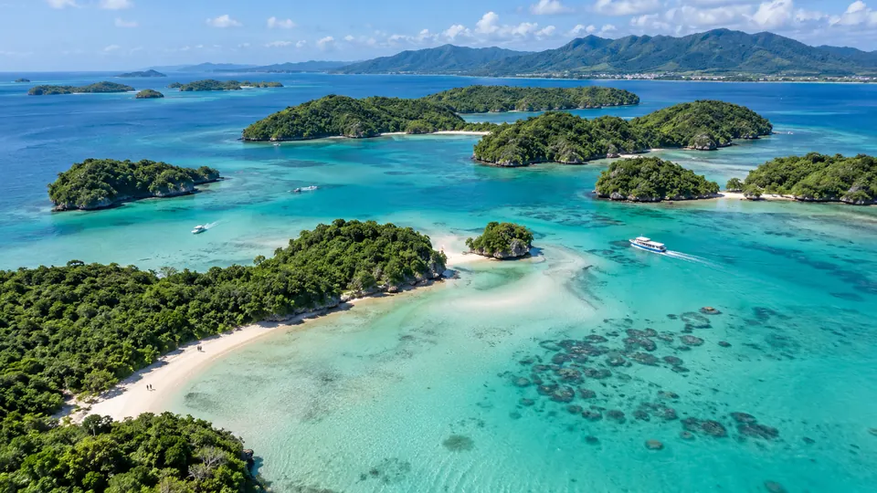 エメラルドグリーンの川平湾
