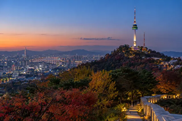 夕暮れの南山ソウルタワー